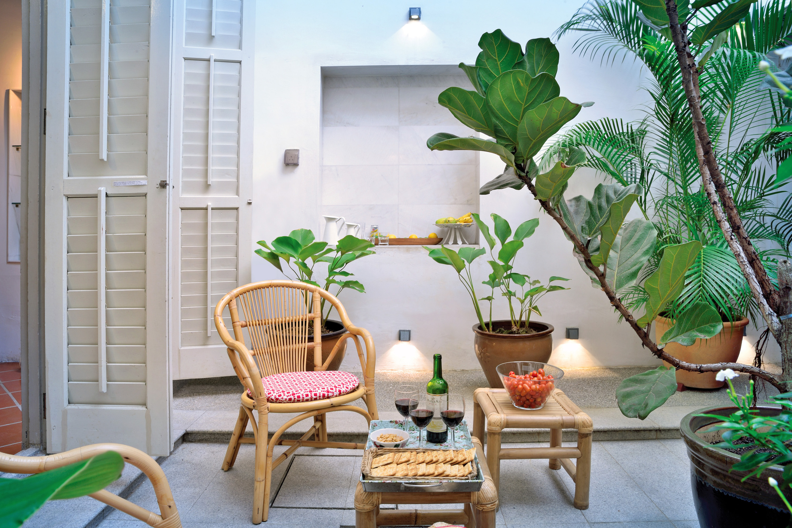 A quiet oasis in the centre of George Town, the courtyard of this shophouse is perfect for "sun-downers” when the sun begins to set.